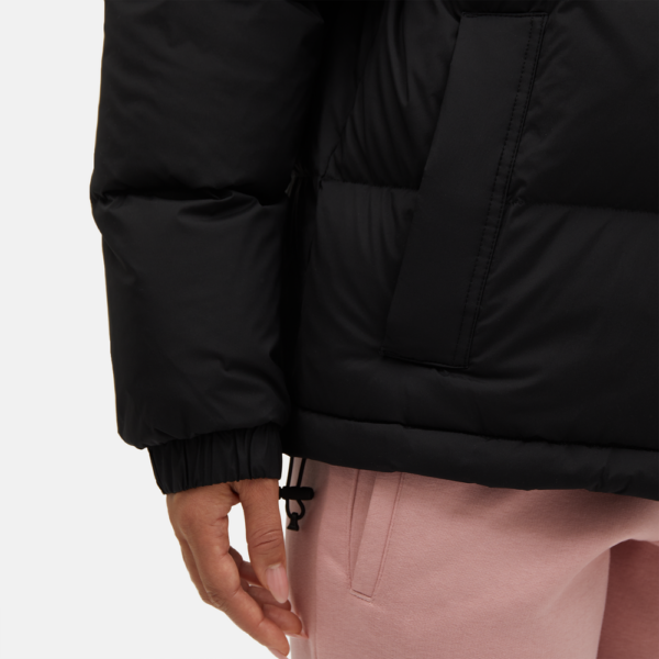 Женская зимняя куртка New Balance WJ34303BK