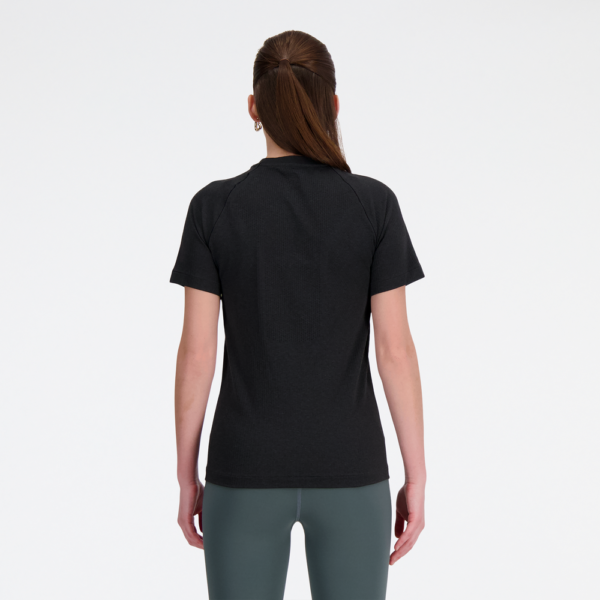 Женская футболка New Balance WT41123BKH - XS
